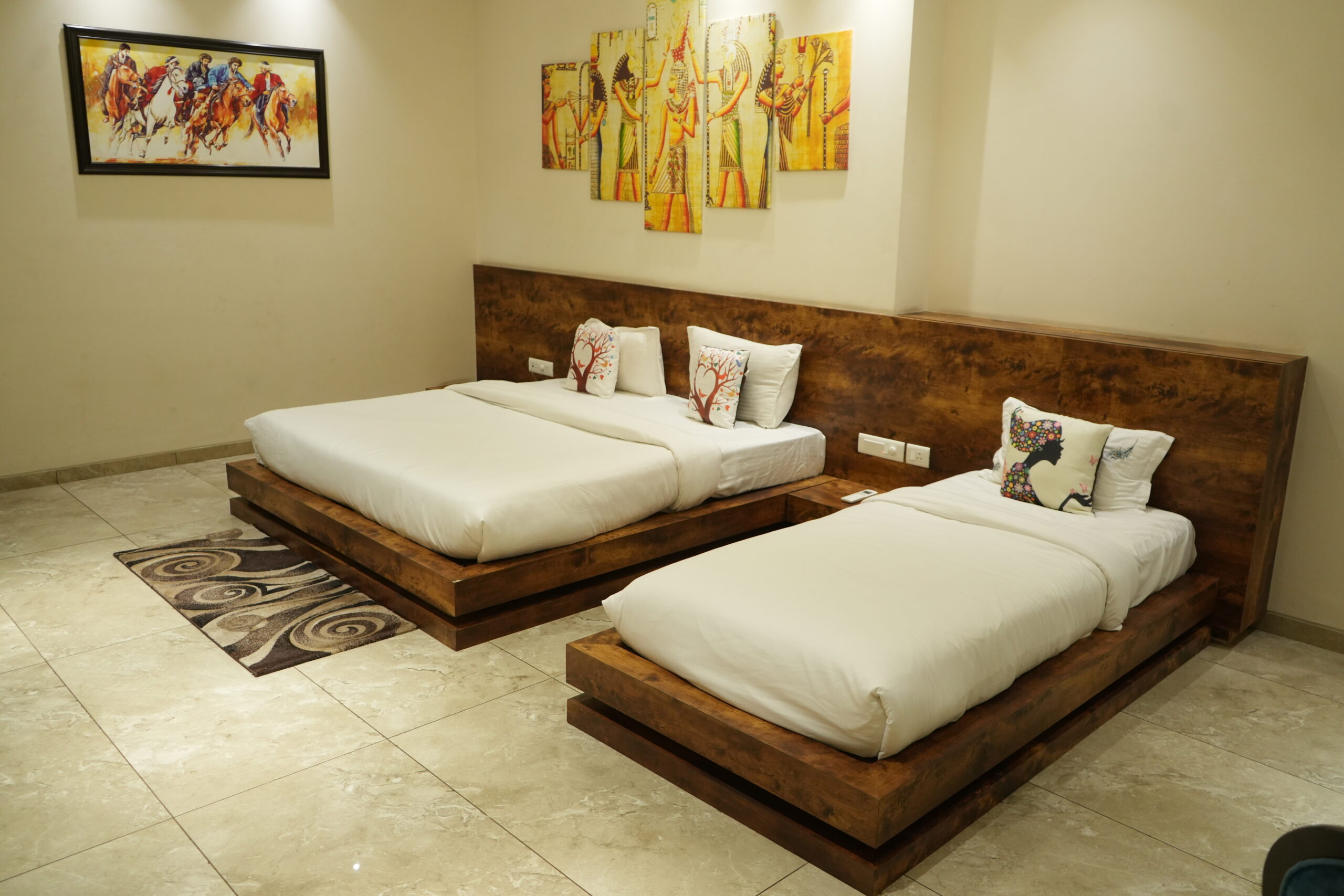 suite room 1 double & single bed